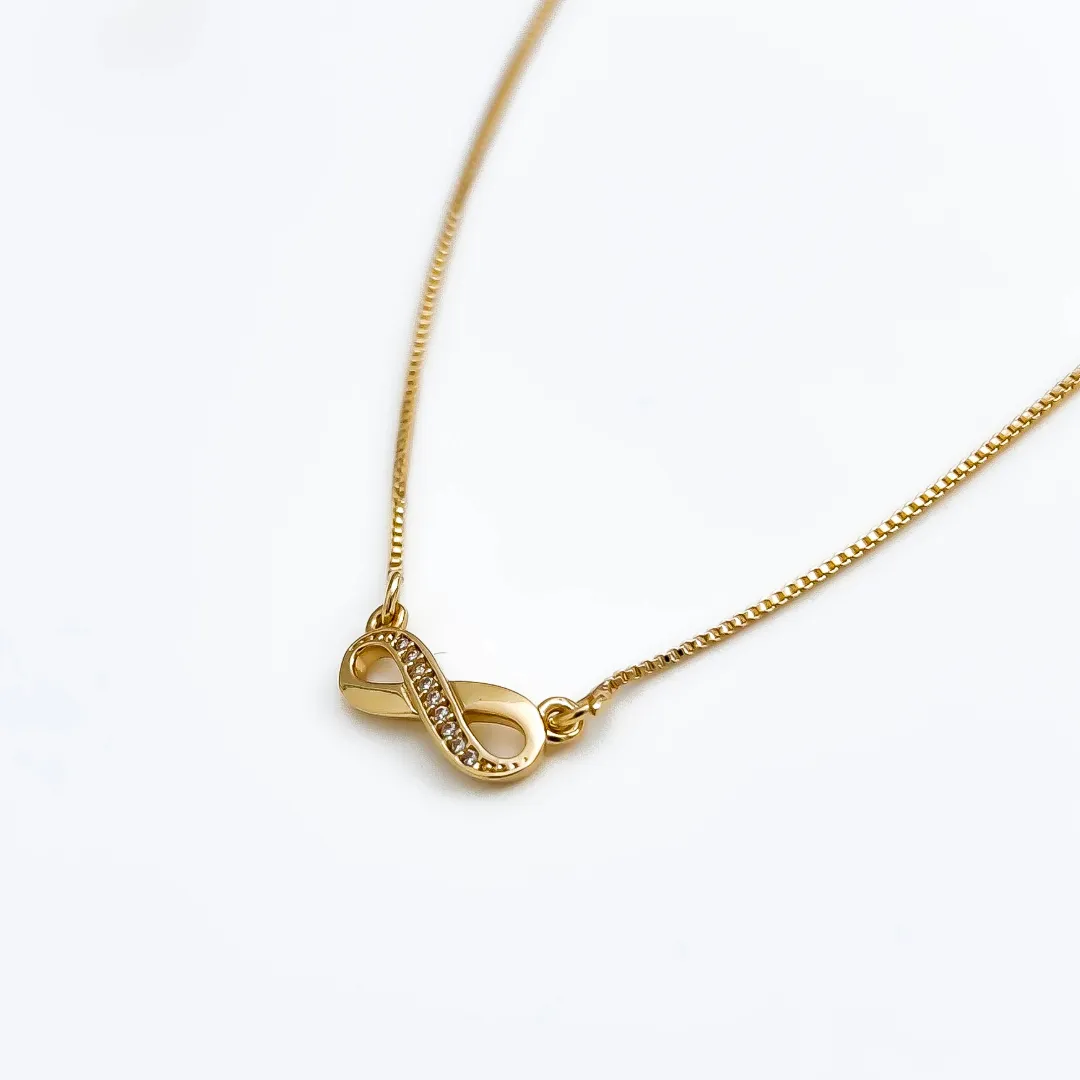 Colar infinito Dourado cravejado em zirconias Banhado a ouro 18K