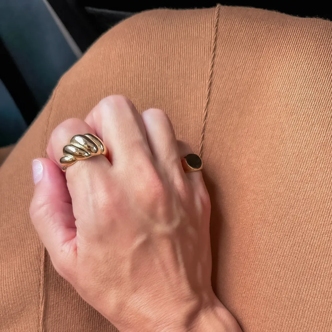 ANEL DESIGN CROISSANT BANHADO A OURO 18K AJUSTÁVEL