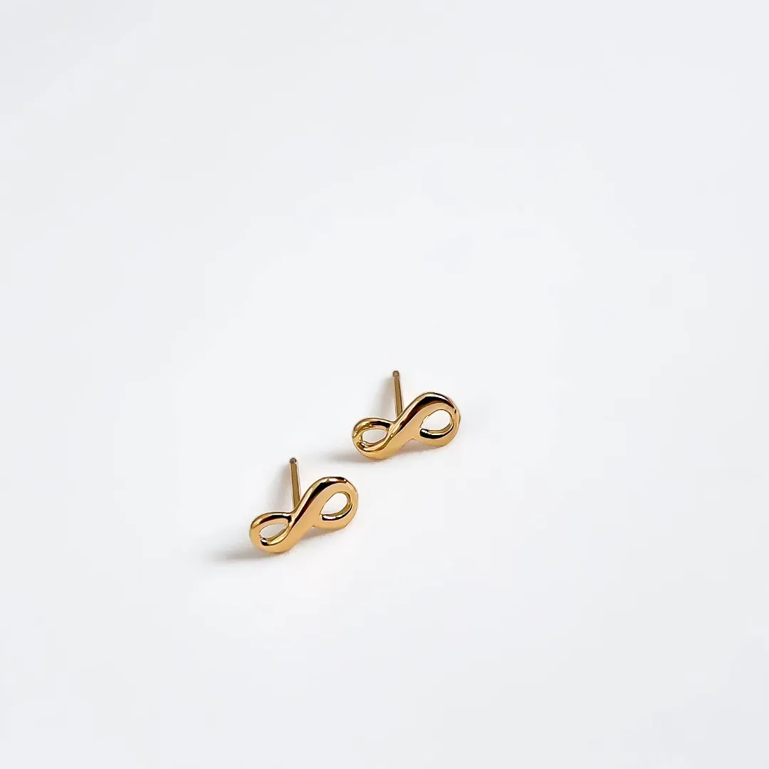 Brinco infinito Banhado a ouro 18K