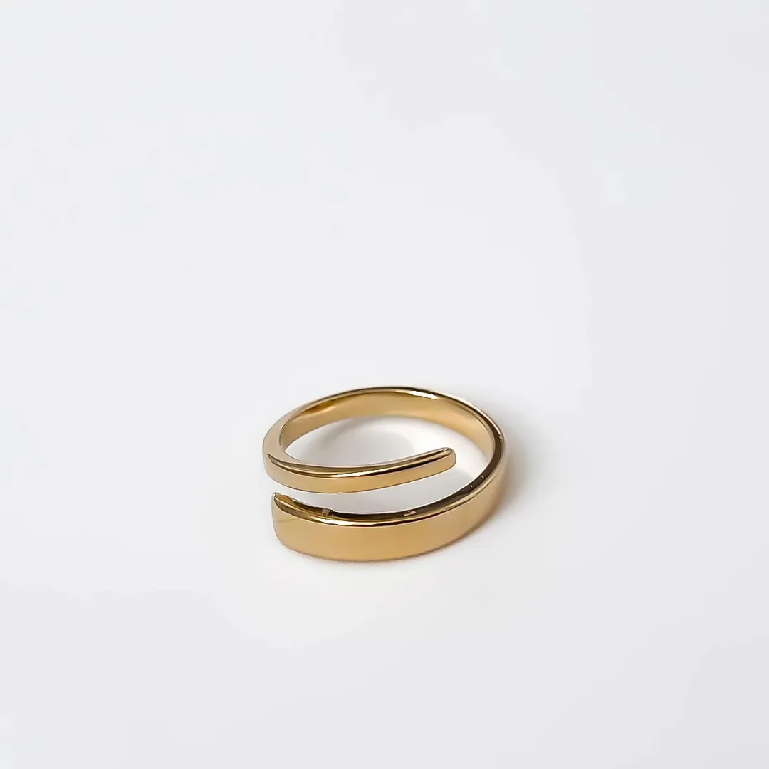 ANEL MINIMALISTA BANHADO A OURO 18K AJUSTÁVEL