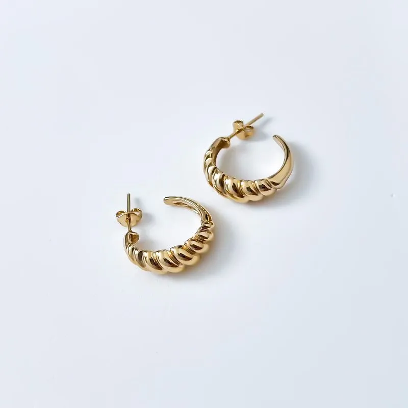 Brinco Croissant banhado a ouro 18K