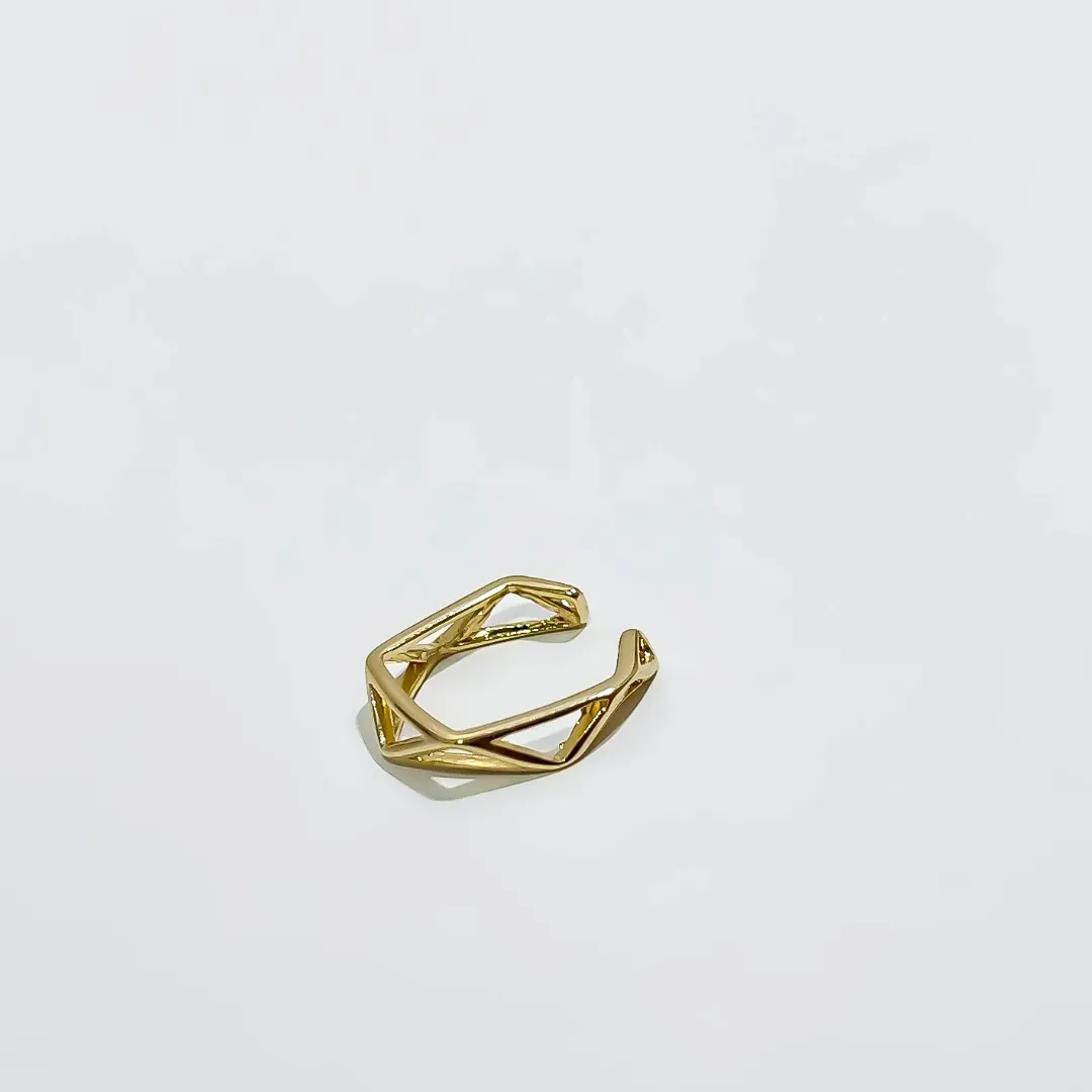 PIERCING FORMATO GEOMETRICO BANHADO A OURO 18K