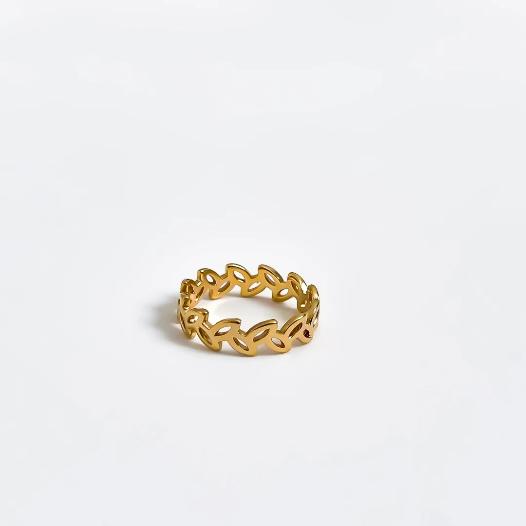 ANEL FOLHA VOLTA INTEIRA BANHADO A OURO 18K