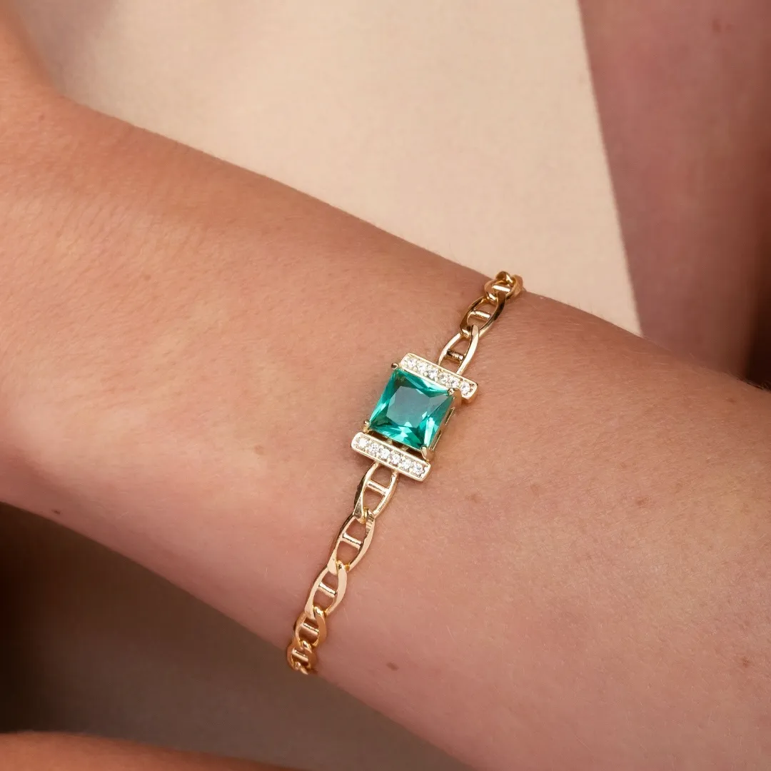 Pulseira elos com pedra cristal verde retangular e zircônias cravejadas banhado a ouro 18k