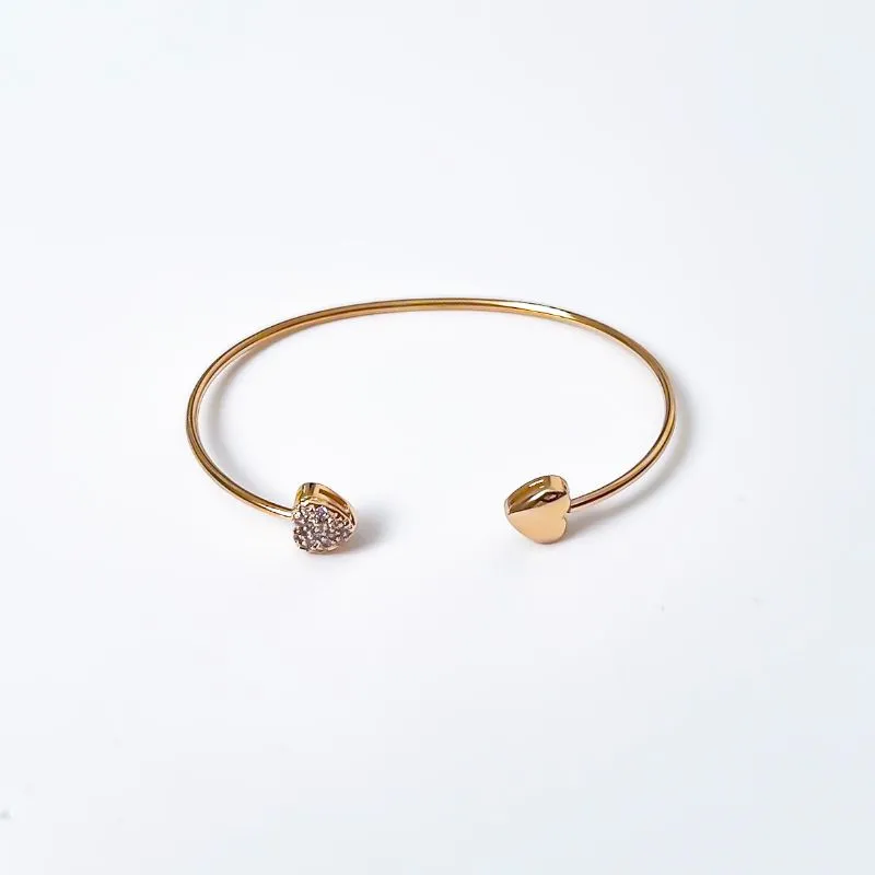 Bracelete coração liso e cravejado banhado a ouro 18k