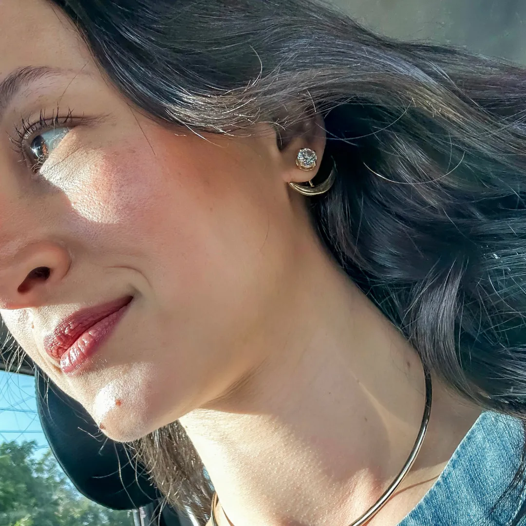 Brinco âncora com cristal banhado a ouro 18k