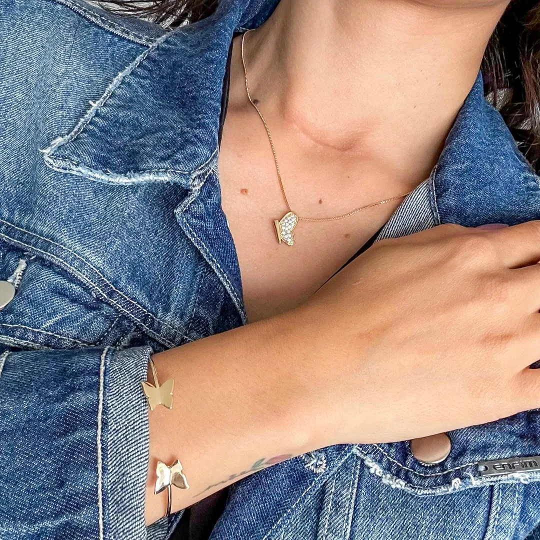 Colar borboleta com asas cravejadas em zircônias banhado a ouro 18k