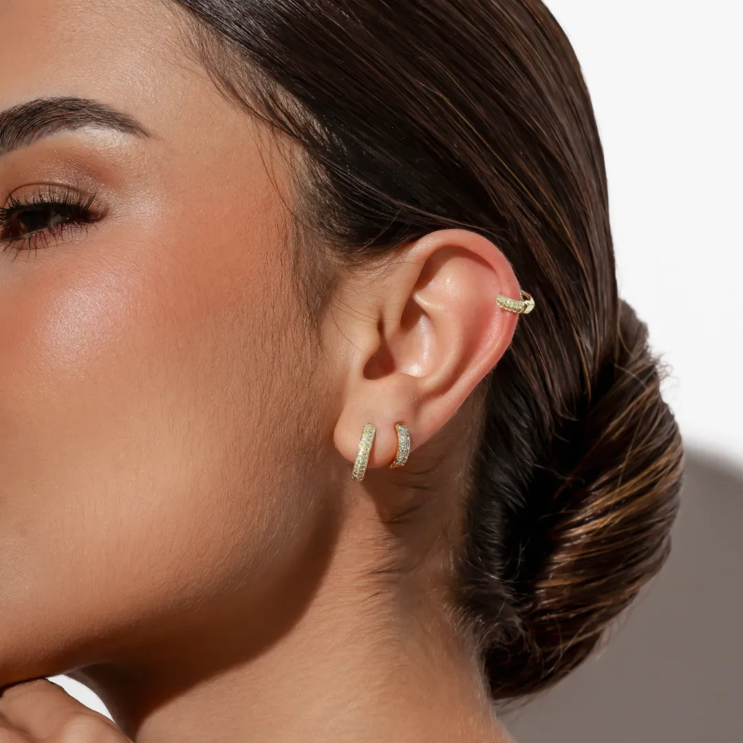 Trio de argolas cravejadas em zirconias banhado a ouro 18k