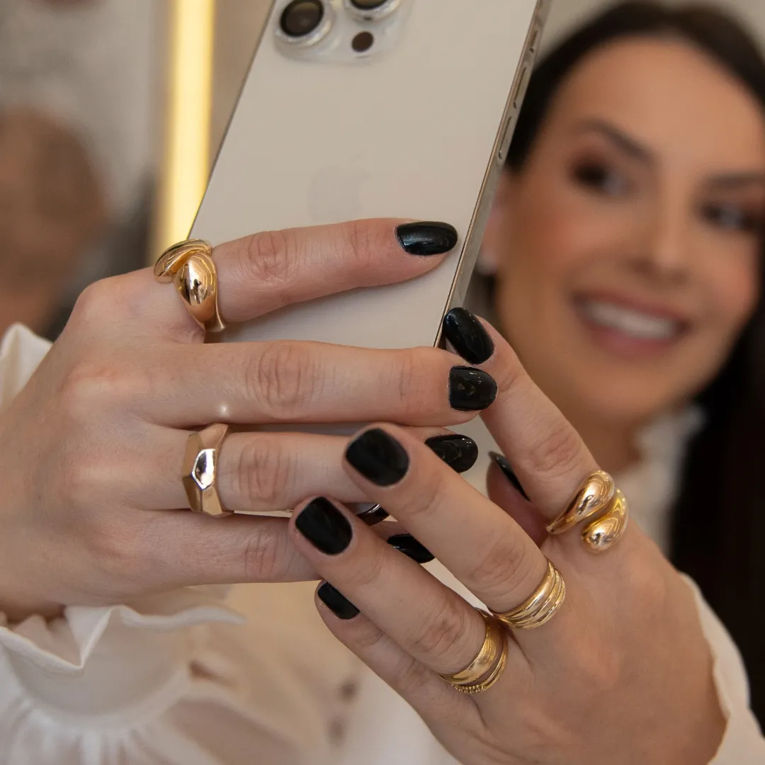 ANEL FORMATO ORGÂNICO AMASSADO BANHADO A OURO 18K AJUSTÁVEL