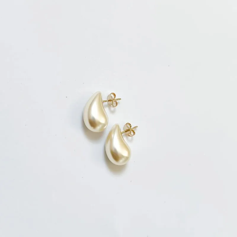 BRINCO PÉROLA GOTA BANHADO A OURO 18K