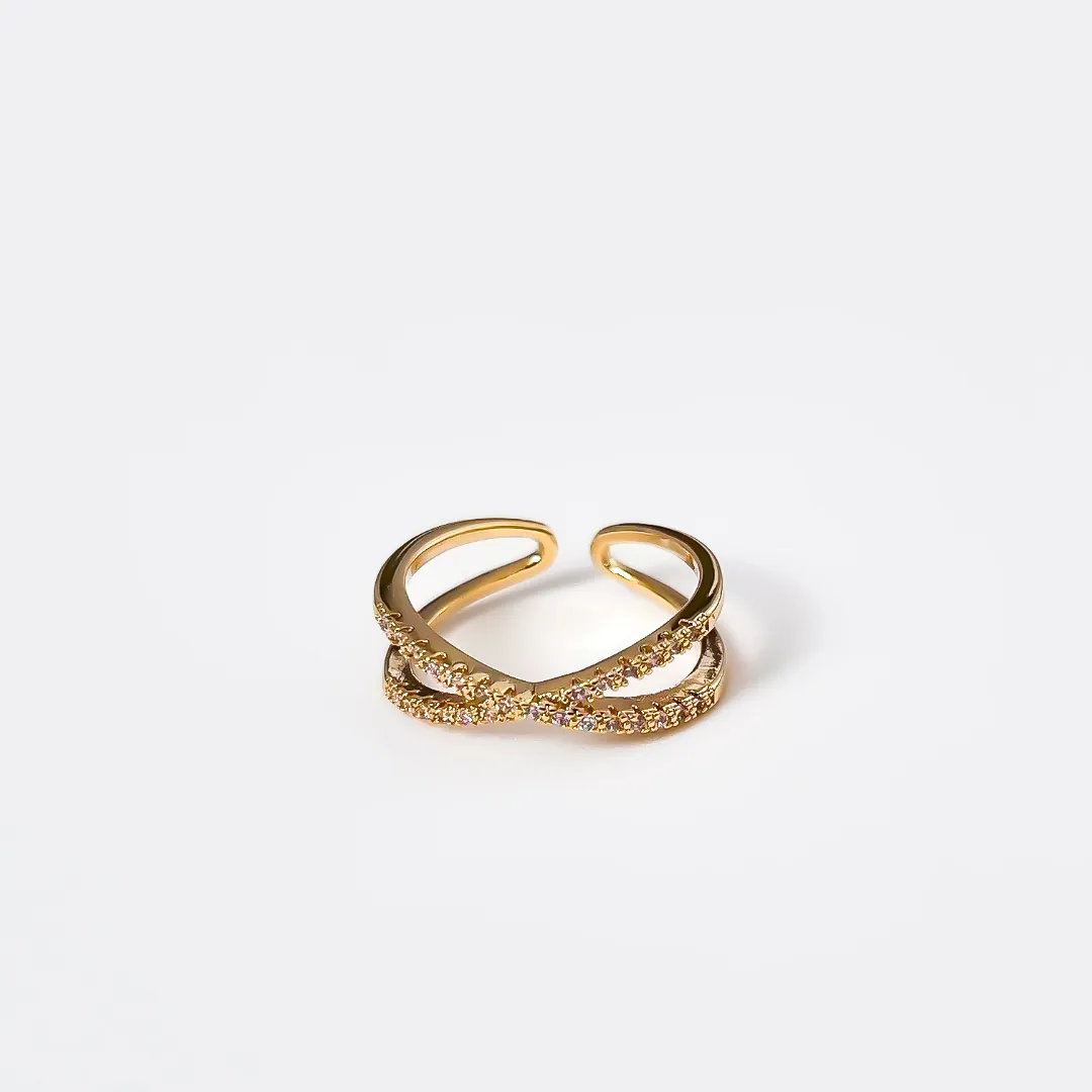 Anel Infinito Cravejado em zircônias banhado a ouro 18K