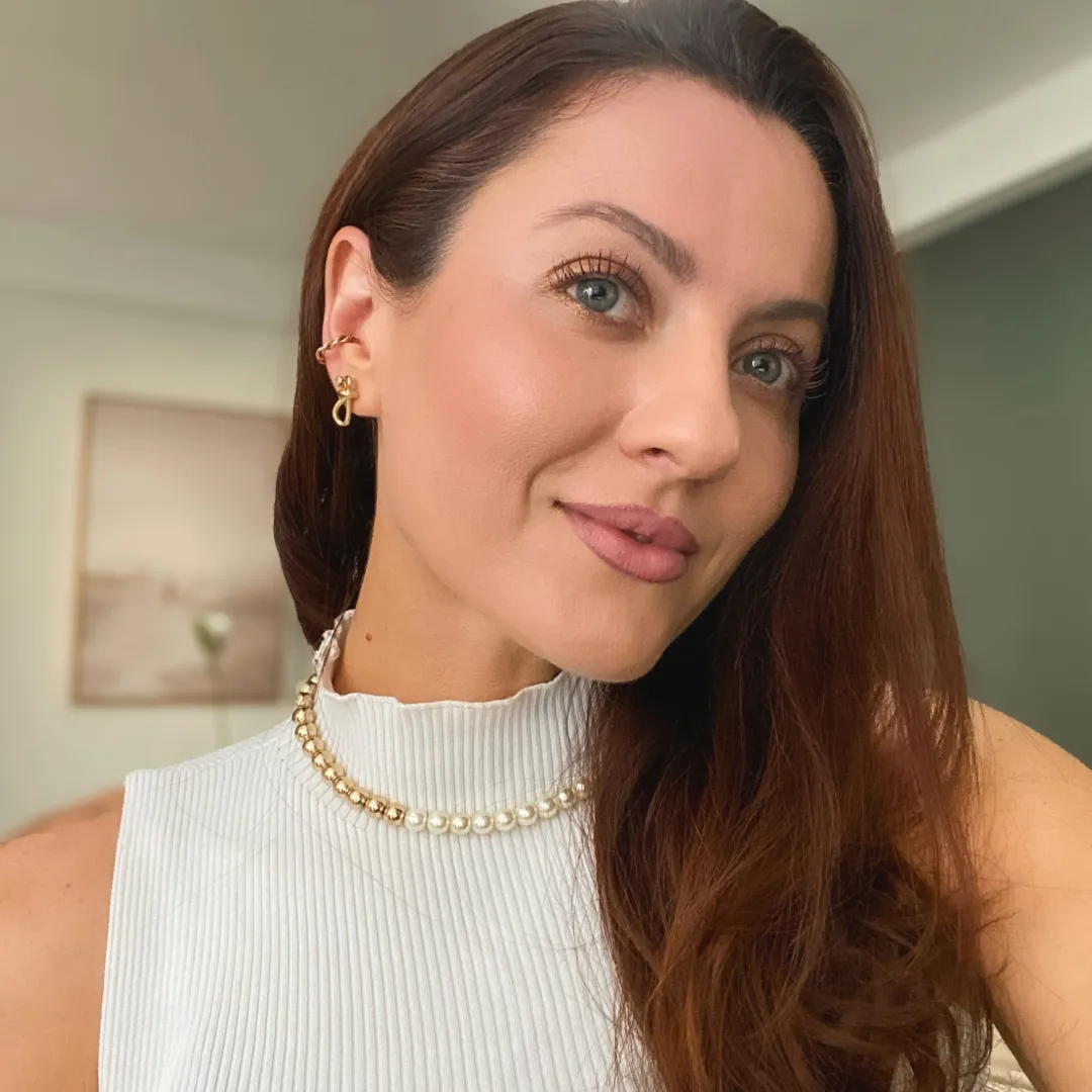 Colar Pérola com esferas dourada banhado a ouro 18k 45cm Ajustável