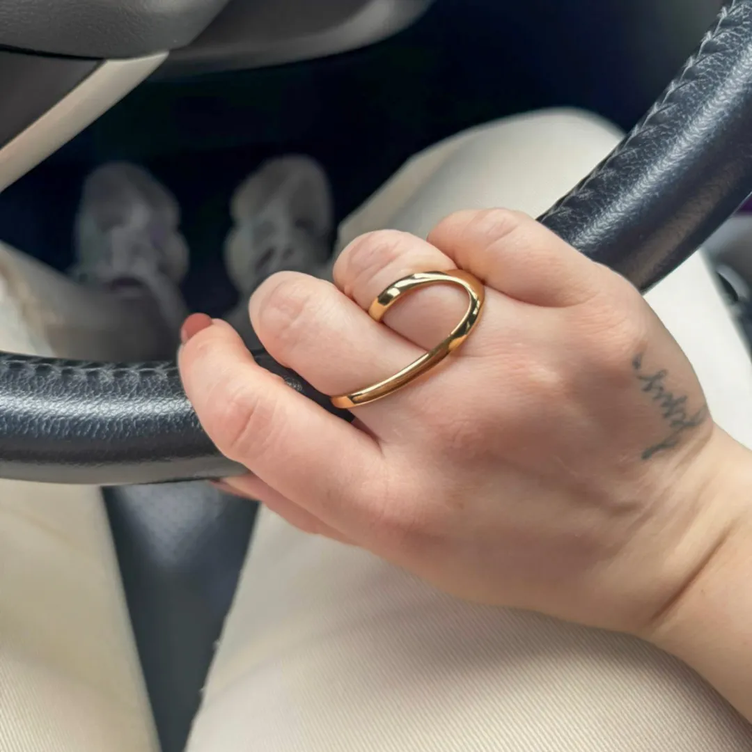 Anel onda dourada banhado a ouro 18K ajustável personalize como usar