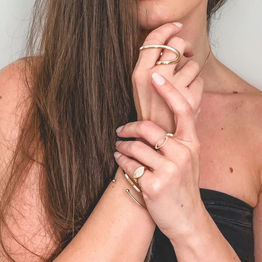 Anel Solene dedinho banhado a ouro 18K Ajustável