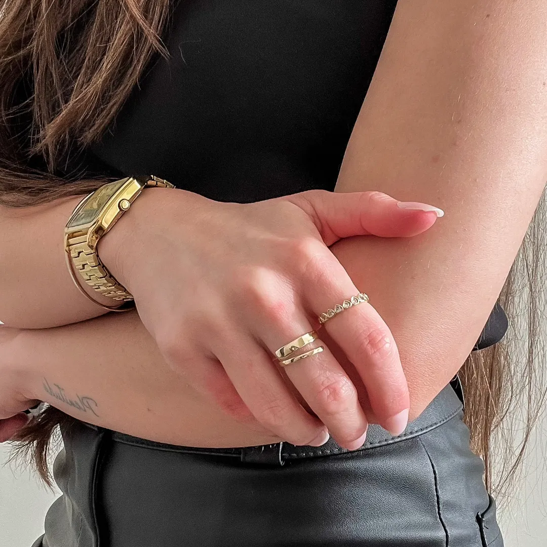 Anel delicado com pedra de cristal em formato de coração banhado a ouro 18K