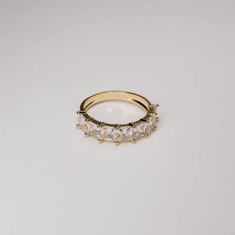 Anel com pedras de cristais quadrada banhado a ouro18k