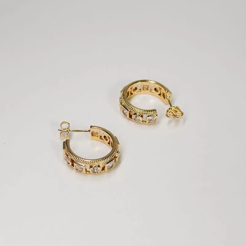 Argola cristal formato redondo e quadrado banhado a ouro 18k