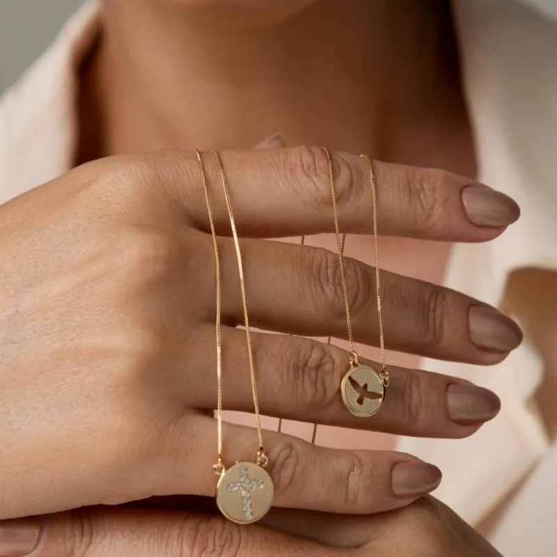 Escapulário Espírito Santo e crucifixo cravejada com zircônias banhado a ouro 18k 60cm