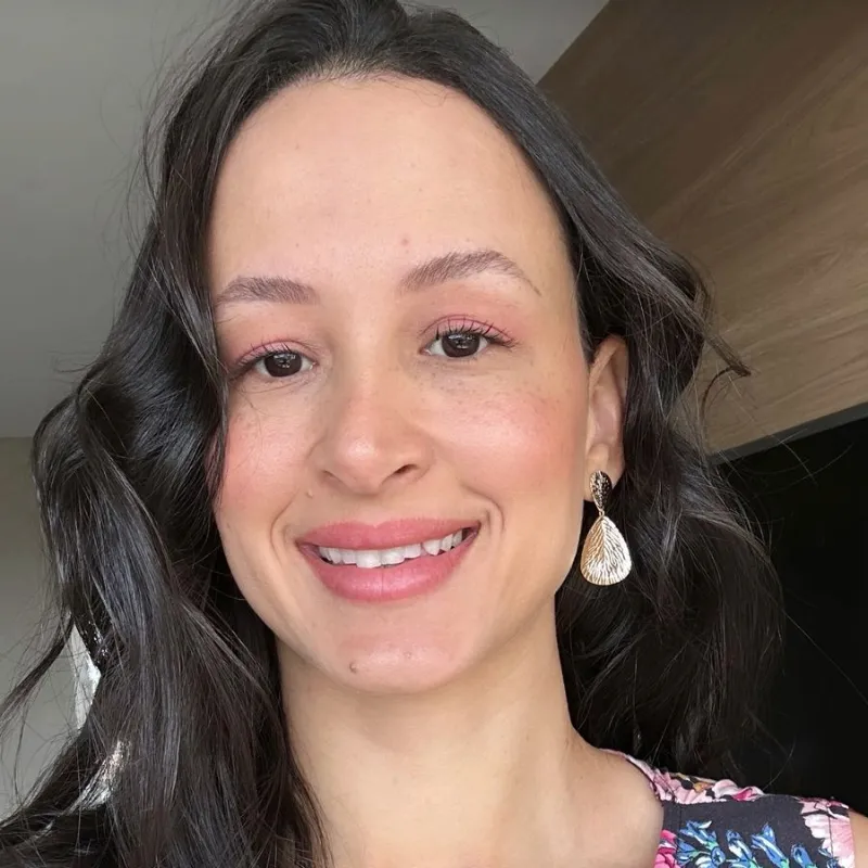 Brinco Max orgânico com textura banhado a ouro 18k