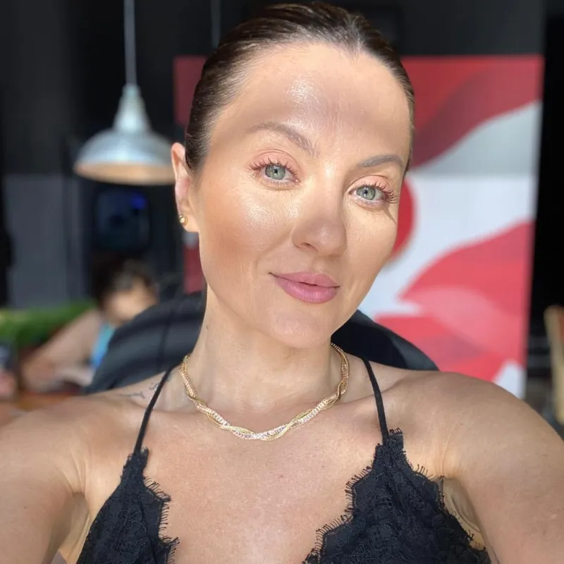 Choker riviera baguete malha dupla palitos diamantados rosa claro banhado a ouro 18k ajustável acompanha extensor 42 cm