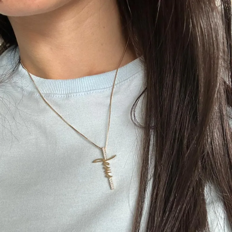 Colar Crucifixo Jesus com zirconias cravejadas banhado a ouro 18K 50cm