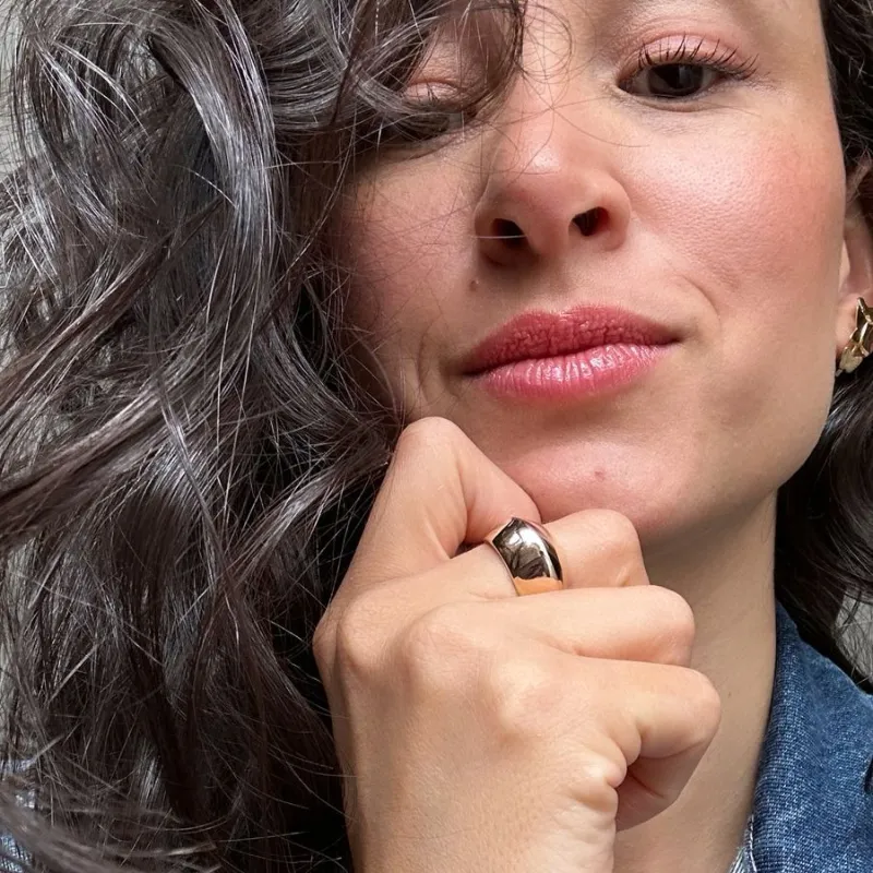 Anel Abaulado orgânico banhado a ouro 18K Ajustável