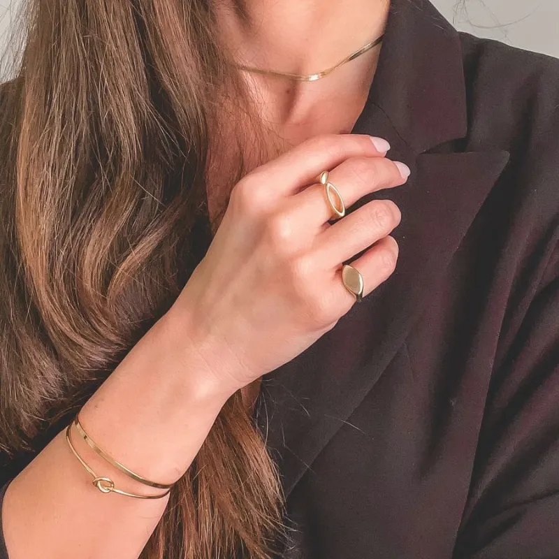 Anel Solene dedinho banhado a ouro 18K Ajustável