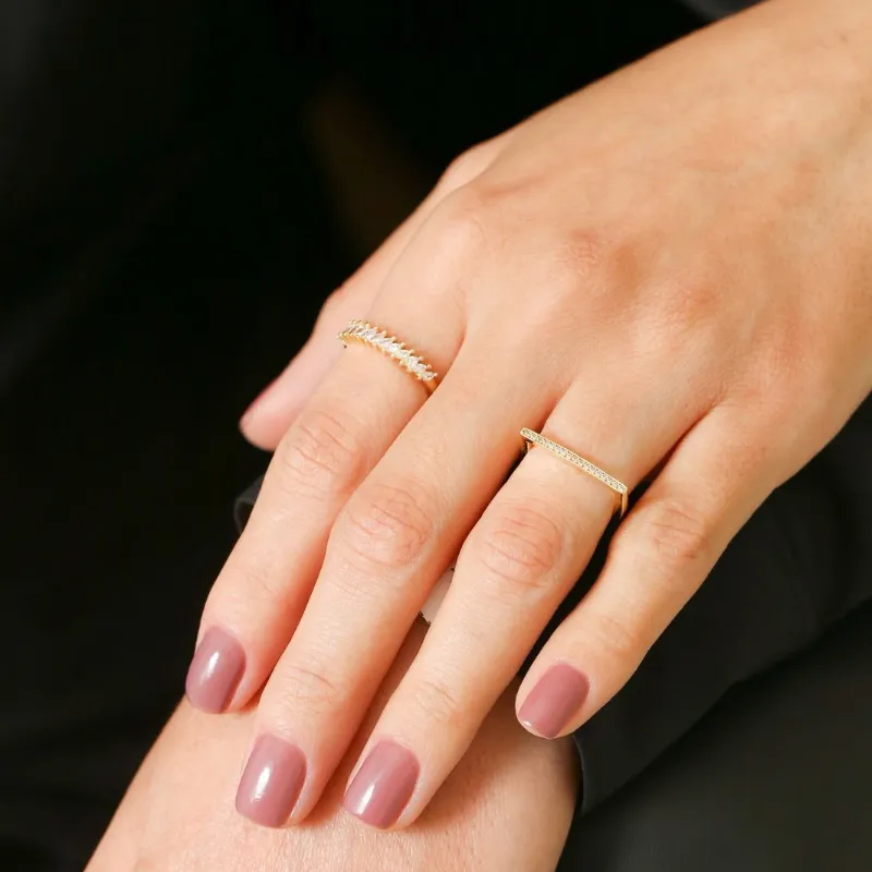 Anel geométrico com zircônias cravejadas banhado a ouro 18K