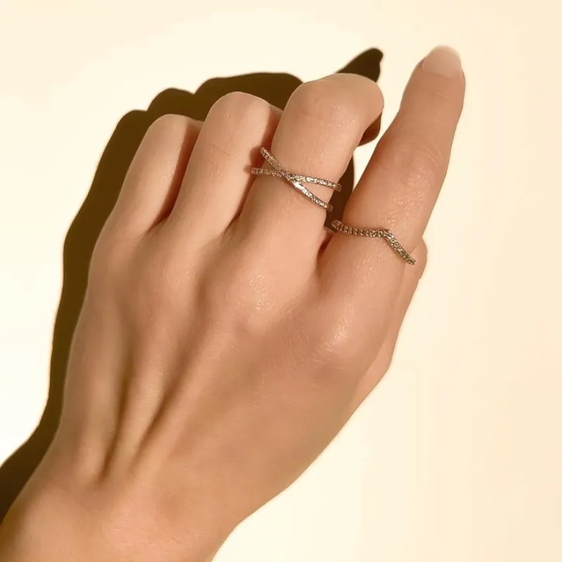 Anel Infinito Cravejado em zircônias banhado a ouro 18K