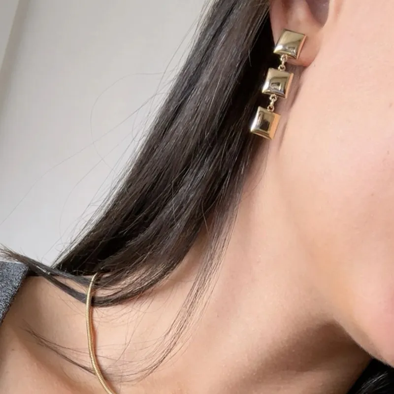 Brinco quadrado liso banhado a ouro 18k