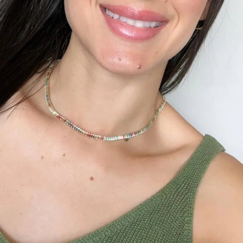 Choker Riviera baguete multicolore banhado a ouro 18k ajustável 45 cm