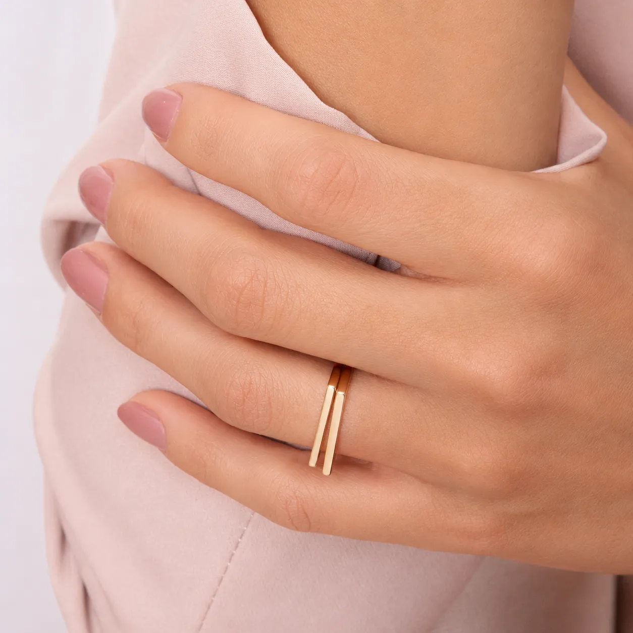 ANEL QUADRADO LISO BANHADO A OURO 18K