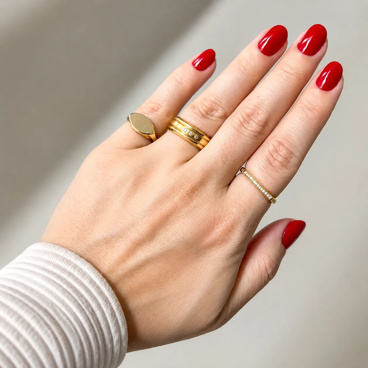 Anel geométrico com zircônias cravejadas banhado a ouro 18K