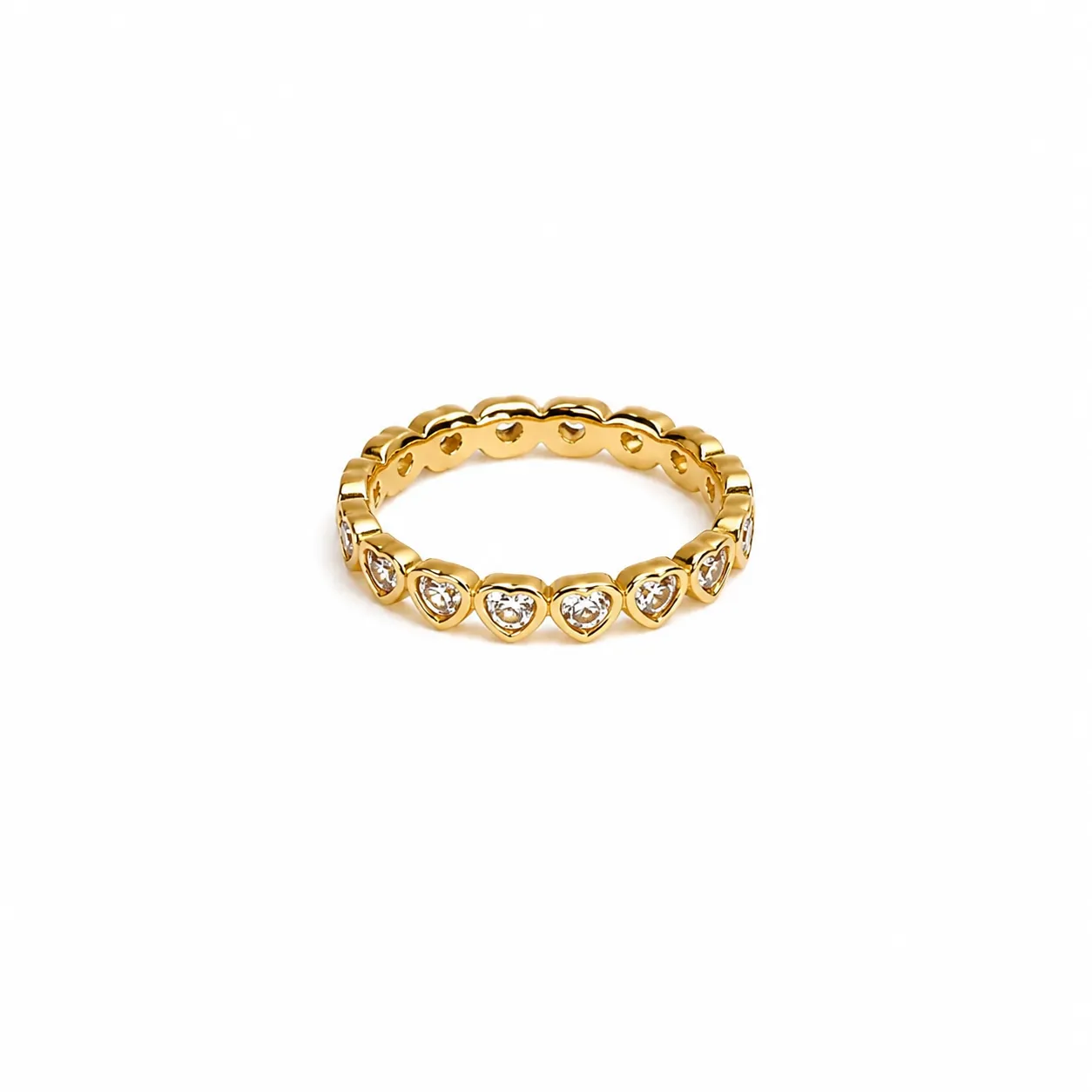 Anel delicado com pedra de cristal em formato de coração banhado a ouro 18K
