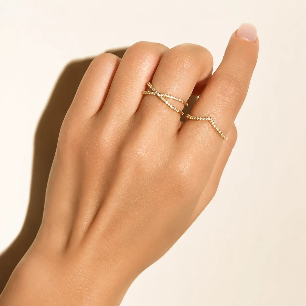 Anel Infinito Cravejado em zircônias banhado a ouro 18K