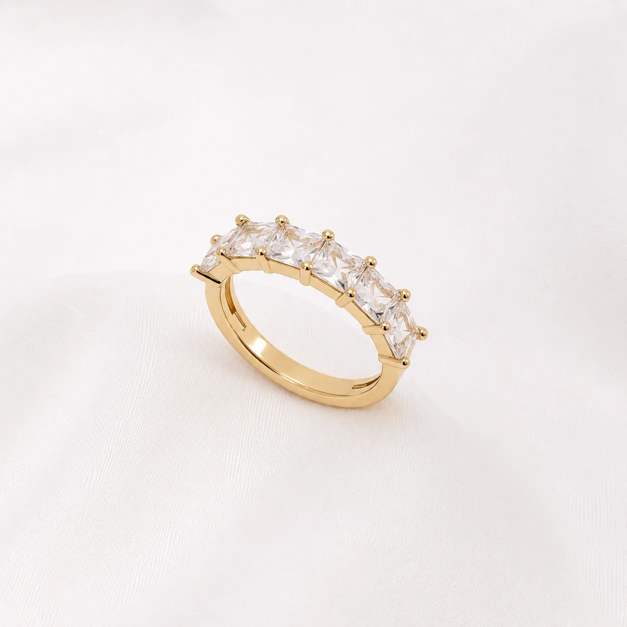 Anel com pedras de cristais quadrada banhado a ouro18k