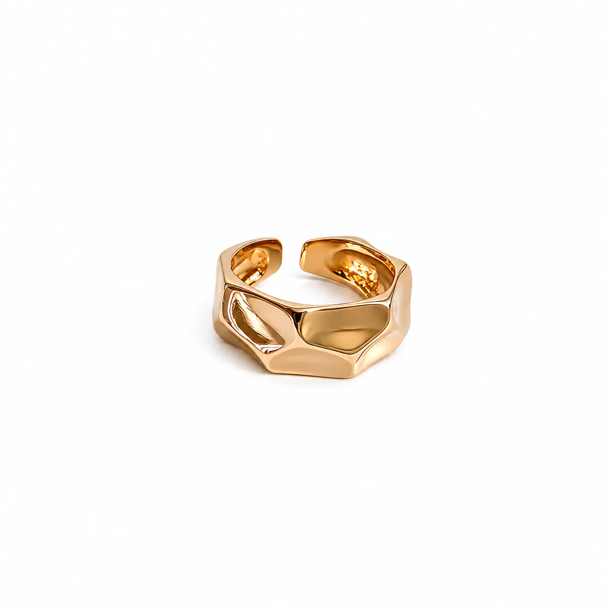 ANEL FORMATO ORGÂNICO AMASSADO BANHADO A OURO 18K AJUSTÁVEL