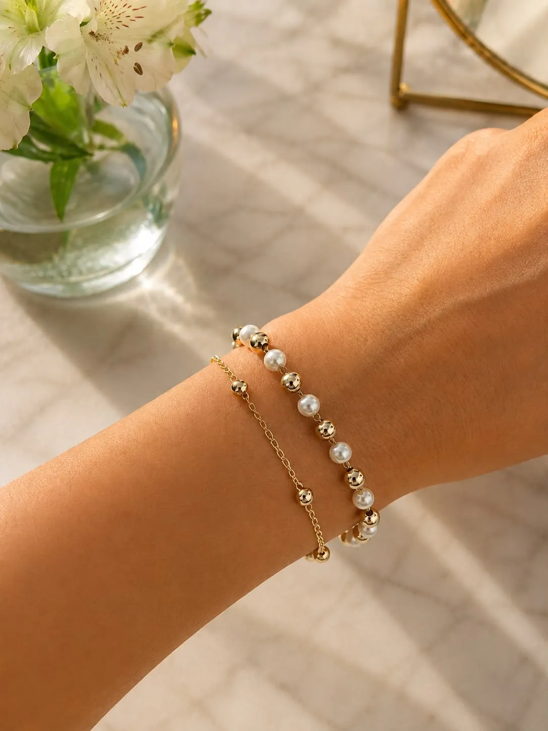 Pulseira esferas dourada com pérolas banhada a ouro 18k